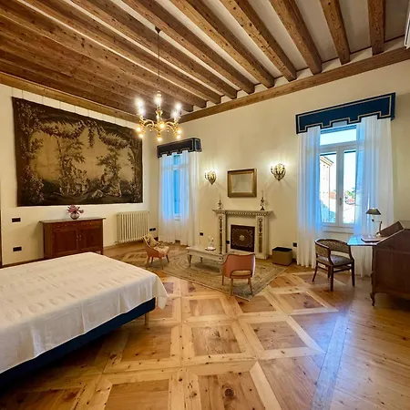 Palazzo Zironda B&B 티에네
